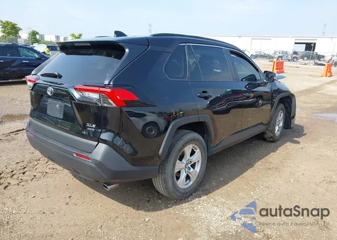 2021 Toyota Rav4 Xle z USA, uszkodzony, nr VIN 2T3P1RFV0MC166900